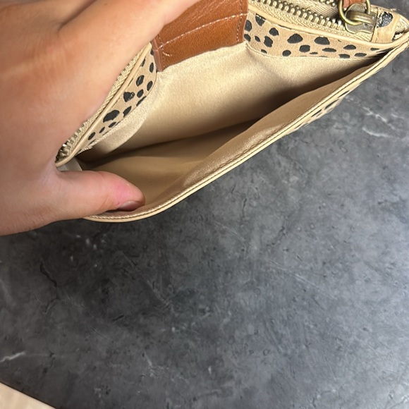 Medium hand held wallet - Picture 2 of 4